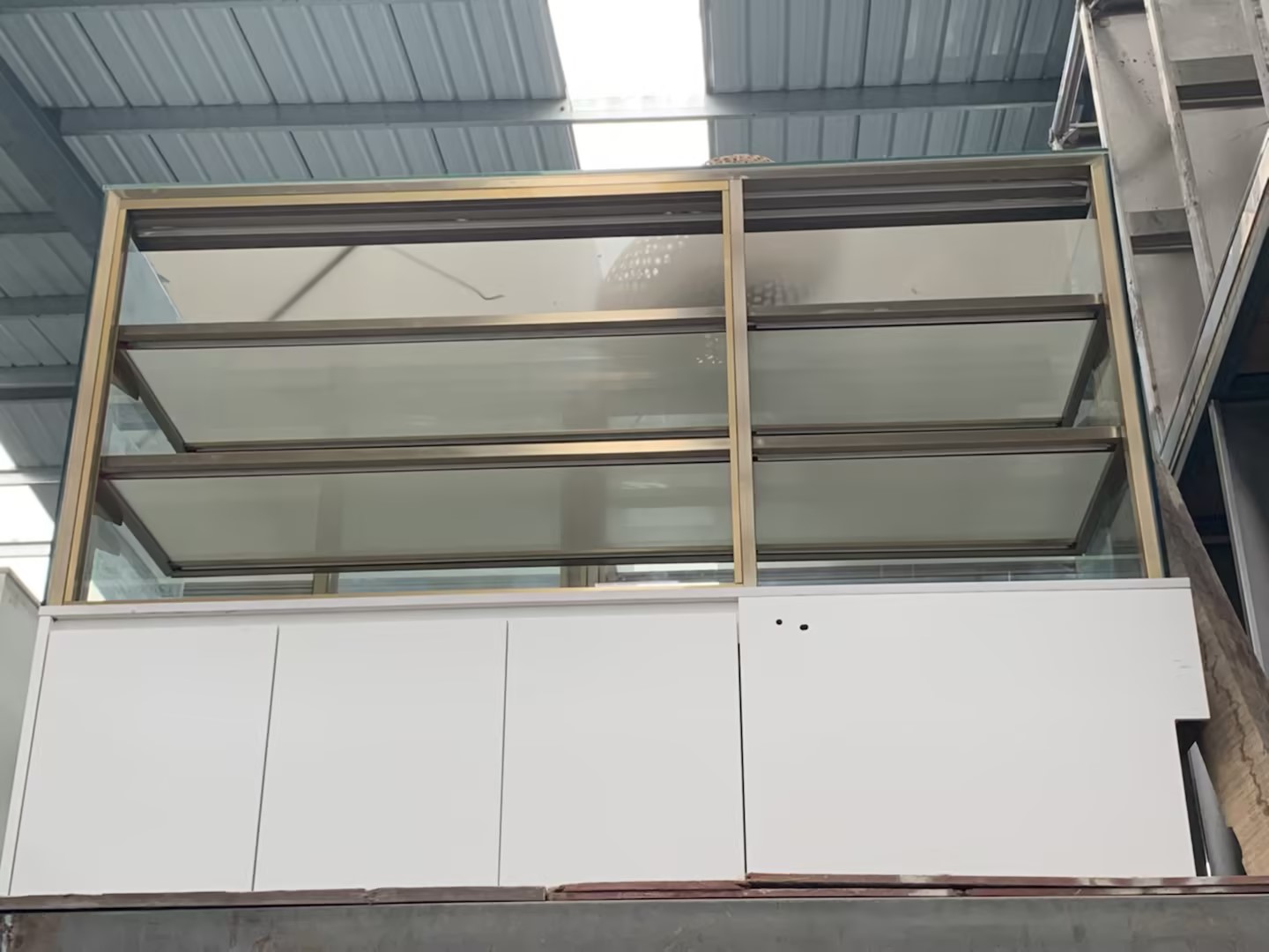 蛋糕展示柜:甜品店中的璀璨明星